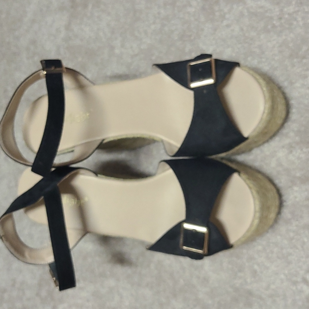 One pair of 7.5 wedges
